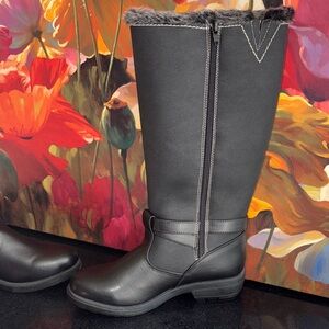 NWT THERMOLITE Black Waterproof Boots with Faux Fur Trim and lining size 8M